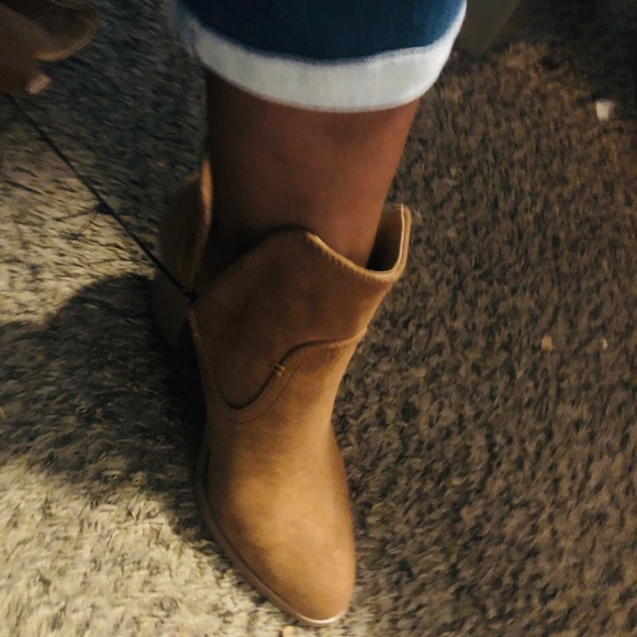 Express booties with slit sides🔥🔥😍 - Picture 5 of 7